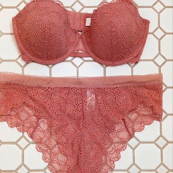 DKNY NEW Bra/Panty Set Lace Underwire NWOT 32D Bra Medium Panty - Picture 1 of 16